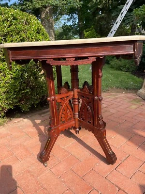 Antigua mesa superior de mármol nogal movimiento victoriano o estético, c. 1890-1900 Foto 1 de 4