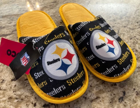 New NFL Pittsburg STEELERS Slippers House Shoes Kids Youth Size L 5-6 Boys Cover