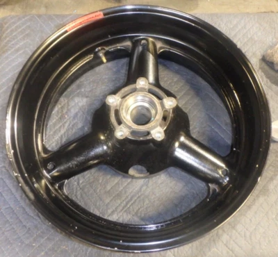 RUEDA TRASERA SUZUKI HAYABUSA / GSXR 750 / TLR, LLANTA SUZUKI, RECTA 1/15/25 Foto 1 de 4