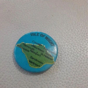 Isle Of Wight Vintage Badge - Picture 1 of 3