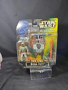 STAR WARS 1996 DELUXE BOBA FETT W/ WING BLAST ROCKETPACK & OVERHEAD CANNON NIB - Picture 1 of 6