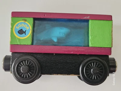 TIBURÓN - Thomas El Tren - Coche Acuario - Ferrocarril de Madera - Zoológico de Sodor Foto 1 de 4