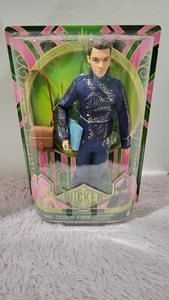 🏆 COLECCIONABLE Mattel Wicked Película FIYERO Niño Muñeca URL ERROR DE IMPRESIÓN Sellado NUEVO - Imagen 1 de 6