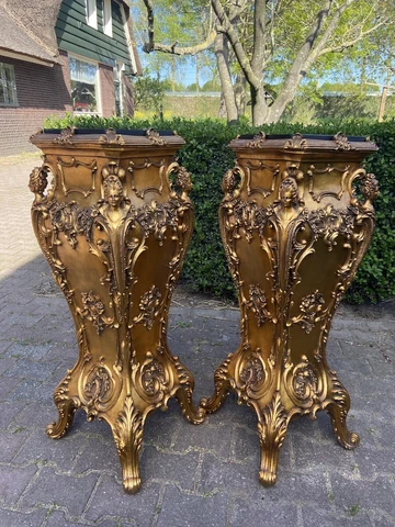 A pair of beautiful Italian Baroque collumns/pedestals Cover