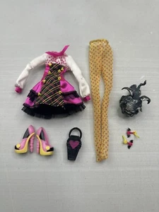 Monster High Draculaura Forbitten Love Dress,Tights, Shoes, Earrings Doll Outfit - Picture 1 of 5