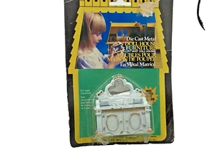 NEW Durham Industries Metal Miniatures Dollhouse Furniture Hand Painted Sink - Picture 1 of 3