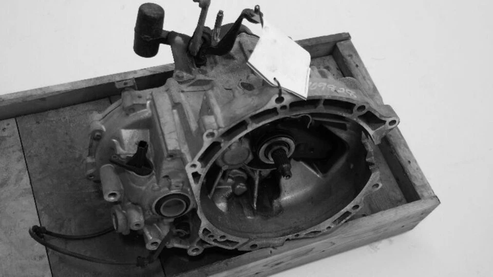 Used Manual Transmission Assembly fits: 2005 Mazda 3 MT w/ABS Grade B Foto 1 de 1
