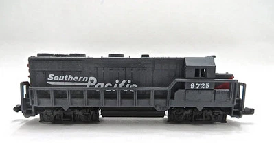 N Scale Southern Pacific Dummy GP Diesel Locomotive Excellent  LOW SHIP COST - Image 1 of 4