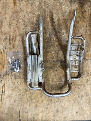 87-06 YAMAHA BANSHEE OEM SWING ARM SKID PLATE - Image 1 of 4