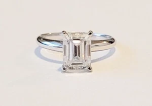1,75 Karat Smaragdschliff Solitär Ring in 14 Karat Gold Charles & Colvard - Bild 1 von 9
