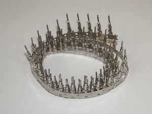 100 terminales OEM Deutsch CONECTORES DT ESTAMPADOS MACHO calibre 14-16-18 Harley Cat - Imagen 1 de 3