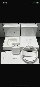 Apple AirPods 1st Generation In-Ear Headsets with Charging Case - White - Photo 1 sur 1