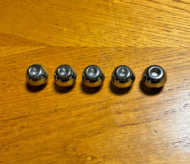 06-10 JEEP 指挥官 05-07 自由复兴挡泥板 FLARE BUTTONS 原始设备制造商 — 第 1/1 张图片