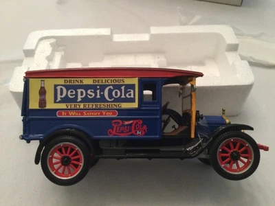 Pepsi-Cola 1920 WHITE DELIVERY VAN  National Motor Museum Mint 1:32  - Image 1 of 4