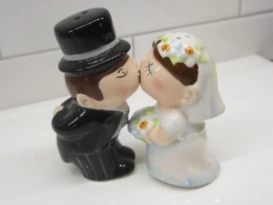 Westland Bride & Groom Kissing Magnetic Salt & Pepper Shaker Set - Picture 1 of 7