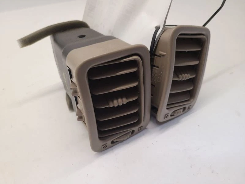 Chevrolet Avalanche 1500 2002-2006 tablero derecho ventilaciones X2  Foto 1 de 4