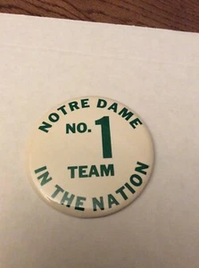 Vintage 1970’s Notre Dame Fighting Irish Pinback Button - Picture 1 of 2