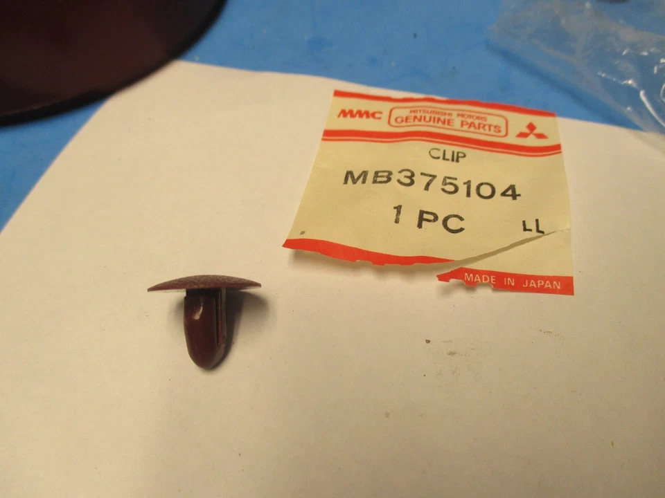 clip para moldura de puerta izquierda, nuevo, N.O.S. Dodge Colt Vista 86 mb375104 Foto 1 de 1