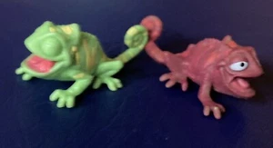 DISNEY TANGLED DOLL PET LIZARD ~ 2 PASCAL 1” FIGURE’S - Picture 1 of 2