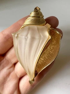 Vintage gold tone lucite conch shell brooch - Picture 1 of 5