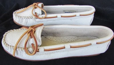 Minnetonka Talla 6 Guijarro Cuero Crema Mocasines Corbata Nueva Suela de Goma Foto 1 de 3