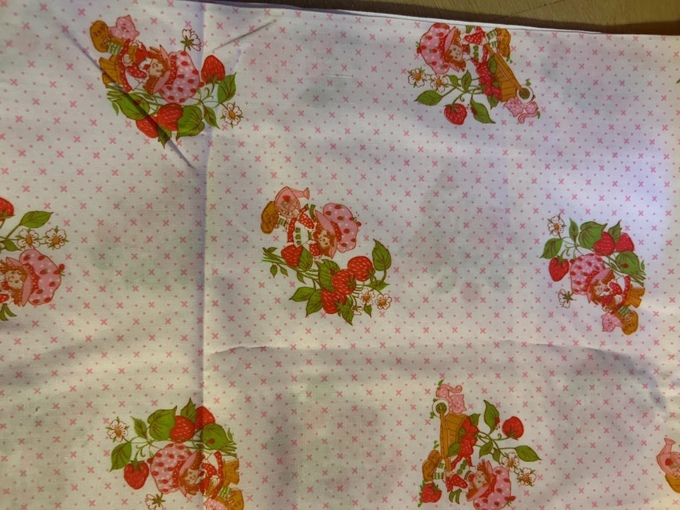 Tela de algodón vintage Strawberry Shortcake 1 3/4 yardas x 44 American Greetings 1980 Foto 1 de 2
