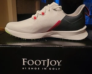 BRANDNEU - FootJoy Herren FJ Fuel Golfschuh ohne Spikes Größe 9 Medium - weiß/marine - Bild 1 von 11