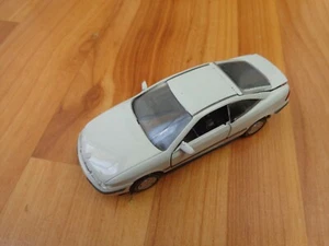 GAMA 1/43 CLASSIC DEALER EDITION VAUXHALL CALIBRA WHITE DIECAST CAR NO.1138 - Picture 1 of 3