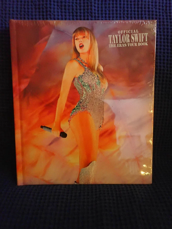 The Official Taylor Swift The Eras Tour Book- NEW and Sealed (Target Exclusive) Foto 1 de 1