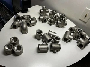 Menge 26 Stück MB 1" (24) 316L & (2) 304L Klasse 150 Ellenbogen T-Stücke Kreuz usw.  - Bild 1 von 11