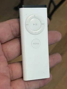 Apple white remote - Picture 1 of 3