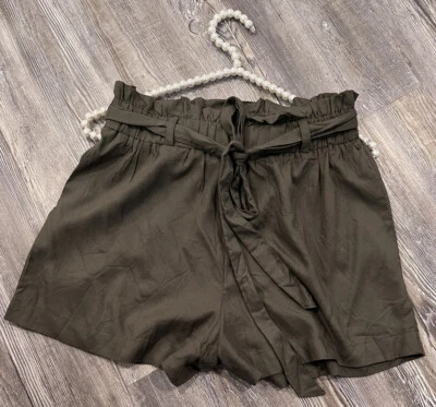 Nuevo sin etiquetas Pantalones Cortos Charlotte Russe Para Mujer Oliva Oscura Volantes Cintura Elástica con Cinturón S Foto 1 de 4