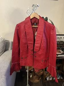 Chaqueta De Colección Y2K Metro Estilo Rojo Esmoquin Cola Cuero Botones Latón Talla 18 Nueva Con Etiquetas - Imagen 1 de 9