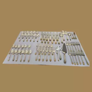 Posate in acciaio inox con corona dorata Reed & Barton 70 pezzi - Foto 1 di 15