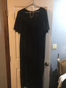 ONYX NITE BLACK SHRT SLEEVE GOWN WITH BLACK LACE ON ARMS & BODICE & JEWELS 14-1 - Picture 1 of 8