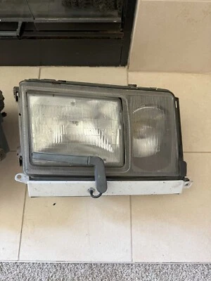 Faro halógeno lateral derecho pasajero Mercedes-Benz 400E 1992 fabricante original Foto 1 de 2