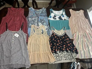 Women’s Size Medium Set Lot Of 8 Shirts Tops Sleeveless Blouse Gap Old Navy - Picture 1 of 18