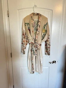 Pol Velvet Cream Embroidered Kimono Cardigan Size Medium - Picture 1 of 10