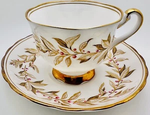 Royal Chelsea England Gold Leaf Garland Red Berry Cup & Saucer; Vintage Teacup - Picture 1 of 10