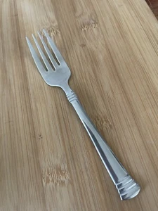 Tenedor de ensalada Cambridge de acero inoxidable bandas CODIE BRILLANTE 6,25" - Imagen 1 de 2