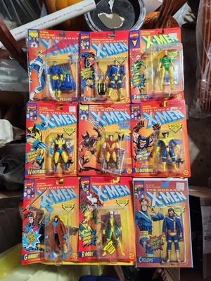ToyBiz 90s X-Men 8 figure +comic Lot: Cyclops, Phoenix, Wolverine, Rogue, Gambit - Image 1 of 4