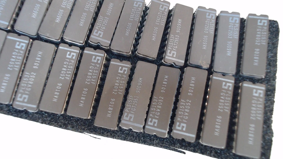 Lot of 10x Signetics PLS153F Programmable Logic Array ICs – 20-Pin DIP - Image 1 of 1