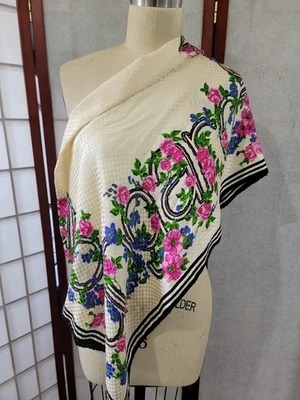 Bufanda cuadrada floral Emanuel Ungaro nueva sin etiquetas 100 % seda hecha en Italia 32 pulgadas  Foto 1 de 4