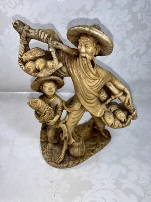 Antiguo CHINO Viejo HOMBRE y Niño Joven Llevando PECES - Figura Estatua de Resina Foto 1 de 4