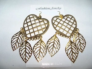 NEW GYPSY STYLE HEART DANGLE GOLD TONE METAL PIERCED EARRINGS....... . NICE - Picture 1 of 2