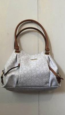 Bolso de hombro Calvin Klein monograma marfil/bronceado Foto 1 de 4