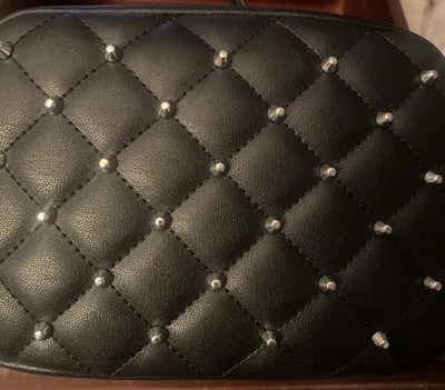 Bolso Bandolera Rebecca Minkoff Negro Acolchado Tachonado Cartera Cadena Mango Elegancia  Foto 1 de 4