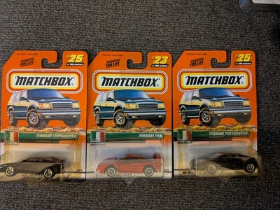 Matchbox #23 Ferrari F40 y dos Testarossas con logotipo MB 2000 en el parabrisas Foto 1 de 4