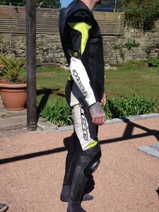 alpinestars challenger V2 leathers - Picture 1 of 6