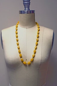 Collar de cuentas de vidrio artístico caramelo vintage ~ 28" de largo - Imagen 1 de 2